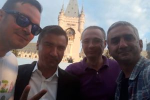 Cine crapă Palatu’ în patru?