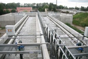 Staţia de epurare a ACET a poluat râul Suceava şi a provocat mortalitatea masivă de peşte