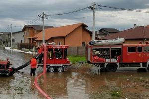 Mobilizare generala la ISU Banat dupa ce judetul Caras-Severin este sub avertizare hidro Cod Rosu