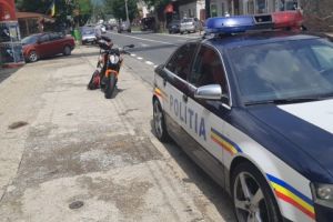 Motocilist amendat pentru ca nu a acordat prioritate echipajelor de Politie care se deplasau spre accidentul de pe DN1-Baicoi