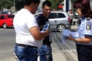 Daca e joi, politistii vorbesc barbatilor