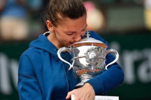 ULTIMA ORĂ. Halep, ȚINTA RASISTĂ a publicaţiei „Charlie Hebdo”: „O româncă a câştigat la Roland Garros. Fier vechi, fier vechi!” ILUSTRAȚIE SCANDALOASĂ