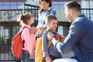 Părinţii şi copiii români vor fi „educaţi” să accepte familia homosexuală