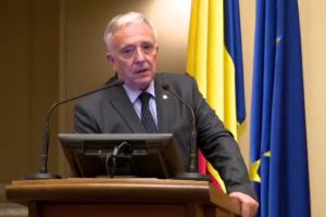 Isărescu: Cei care şi-au luat case au devenit prizonierii propriilor aspiraţii, nu ai băncilor