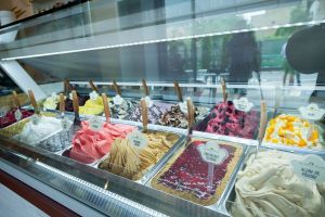 Gelateria Aniela, răsfăţ răcoritor în inima Bistriţei. Combinaţii inedite de gusturi şi arome naturale (FOTO)