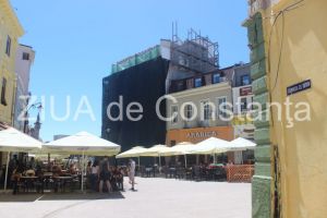 Ce restrictii se solicita pentru zona peninsulara din Constanta. Clientii unei terase din Piata Ovidiu, nemultumiti (galerie foto) 