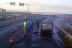 Maşini în flăcări pe autostrada spre Sebeş şi în Sibiu