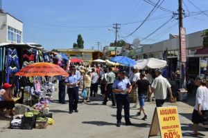 Comercianţii şi şoferii din zona Pieţei Aurora Vest, verificaţi ieri de poliţişti