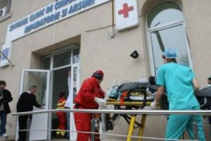 Incident tragic pe un drum judeţean din Hunedoara. Un bărbat a luat foc şi are arsuri grave pe tot corpul