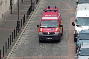 Biciclist băut acroşat de o maşină în giratoriu pe Rusciorului