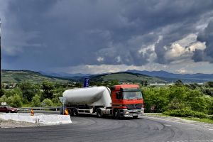 Spre normalitate, cu viteza melcului. Reamenajarea intersecţiei de la Şoimuş nu a depăşit stadiul hârtiilor