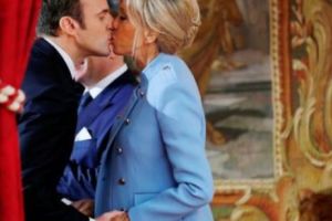 Ce s-a întâmplat cu ROMANUL EROTIC scris de Macron despre AMORUL său din ȘCOALĂ cu Brigitte?