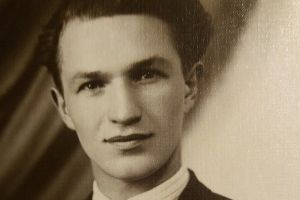 „O lumânare pe malul Prutului”. Povestea unui manuscris publicat după 20 de ani!