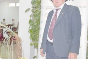 ”Regele” bate în retragere