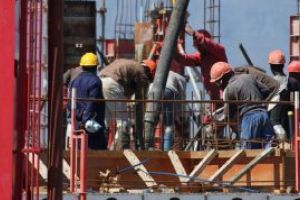 INS: Volumul lucrarilor de constructii a scazut cu 2,7% in primele 4 luni