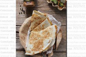 lauraadamache.ro: Quesadilla cu ton si cascaval afumat