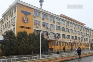 Politistii timiseni, nevoiti sa duca suspectii in arestul de la IPJ Arad. La Timisoara nu mai este loc