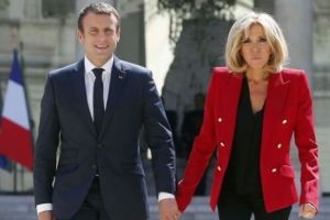 900 de farfurii şi 300 de platouri se sparg în capul preşedintelui Franţei. Câţi bani au cheltuit soţii Macron pe veselă. 