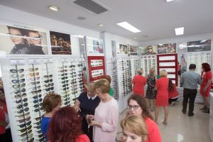 Cele mai noi creaţii Versace, Dolce & Gabbana şi Ray-Ban, la Novaoptic