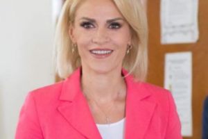Gabriela Firea cumpără luna aceasta 100 de locuinţe pentru MEDICI. Vor sta GRATUIT în aceste case