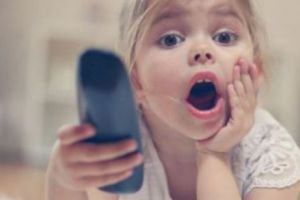 Educaţie PARENTALĂ: „Părinţii TREBUIE să-şi lase COPIII să se uite la PORNO”