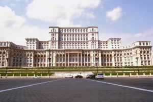 Un nou MITING DE AMPLOARE în faţa Parlamentului! Ce vor protestatarii