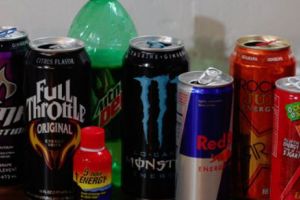 ATENȚIE! Comercianţii nu vor mai avea voie să vândă băuturi energizante copiilor sub 18 ani