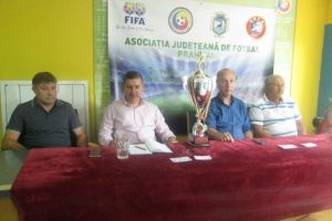 Campioana împotriva specialistei