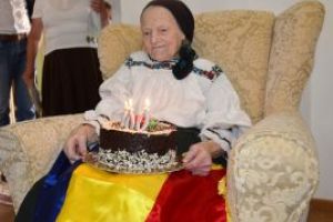 Cinci maramureseni nascuti in 1918, felicitati de prefect si sefii MAI din judet (FOTO)