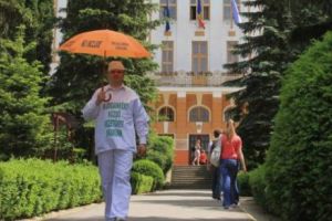 Maghiarii fac mâine miting de informare în Bucureşti. Cer învăţământ în limba maternă