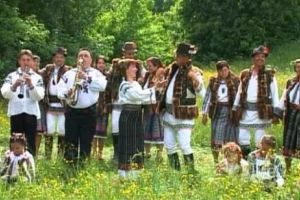 ȘOC în lumea muzicii populare! O cunoscută cântăreaţă a FOST JEFUITĂ