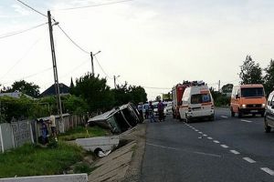 Sascut: Accident pe fondul oboselii la volan