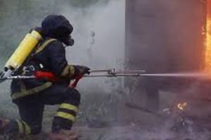 Seară de foc în municipiul Sfântu Gheorghe. Un bloc de locuinţe a fost cuprins de flăcări. Zeci de persoane au fost salvate