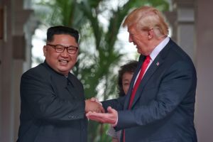 Trump impresionat de autoritatea lui Kim Jong-un: “Când vorbeşte el, toată lumea e smirnă. Mi-aş dori ca şi ai mei să facă la fel”