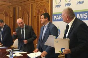 MOMENTE de CUMPĂNĂ pentru PMP. Cine va lua locul lui Băsescu, după RETRAGEREA NEAȘTEPTATĂ a fostului preşedinte