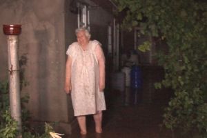 Ploaia a inundat mai multe case şi curţi din Vameş, Piscu şi Slobozia Conachi