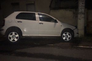 FOTO – A intrat prea tare într-o curbă pe DN1. Direct în stâlp