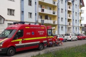 Un bărbat căzut de la etajul 2 al unui bloc din Subcetate, dus la UPU SMURD
