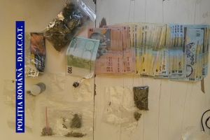 DIICOT. Perchezitii la persoane banuite de trafic de droguri de mare risc. Ce au constatat procurorii (galerie foto)