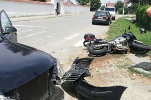 FOTO – Motociclist acroşat de un şofer neatent la Tălmaciu