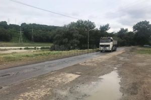Camion cu dejecţii de la staţia de epurare, vărsat pe drumul CET-ului