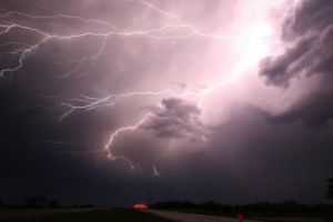 Ploile TORENȚIALE şi FURTUNILE cuceresc România. Jumătate de ţară este vizată de VREMEA REA. Harta zonelor vizate 