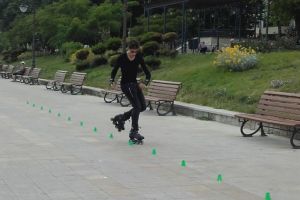 Slalom cu rolele, pe faleza Cazinoului din Constanta! (foto+video)