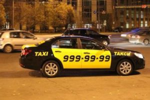 BREAKING NEWS. MAȘINĂ în MULȚIME la Moscova. Suporteri LOVIȚI de TAXI. Șoferul încercat să fugă, dar a fostrins