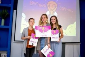 Trei eleve din Cluj-Napoca au castigat un concurs de start-up-uri! Vezi pentru ce proiect au reusit niste copii sa obtina finantare