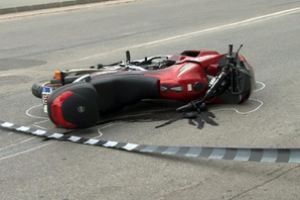 Motociclist rănit în sens giratoriu
