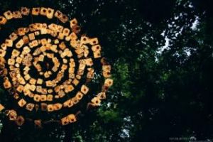 Parcul Central din Cluj a fost luminat de mii de lumanari in cadrul Festivalului Luminii