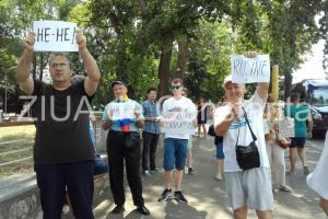 Reprezentantii Miscarii #Rezist din Constanta au ajuns la Universitatea Ovidius. Ce mesaj au pentru premierul Dancila!