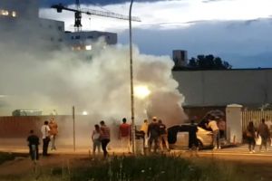 VIDEO – FOTO O maşină a luat foc în mers vizavi de Kaufland pe Doamna Stanca