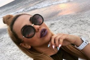 IMAGINI INCENDIARE cu NEPOATA unui cunoscut MANELIST. A încins TOATĂ PLAJA cu formele ei - Galerie FOTO